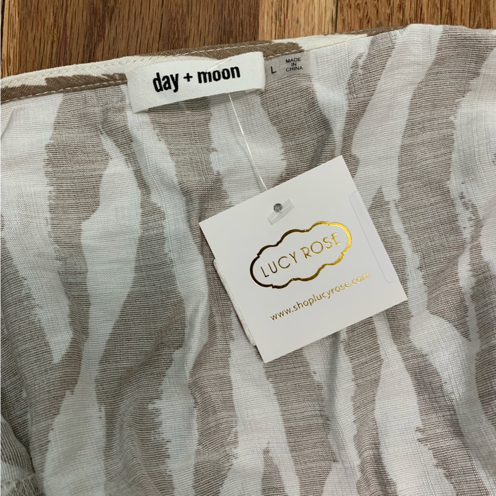Animal Print Top - Picture 5 of 6